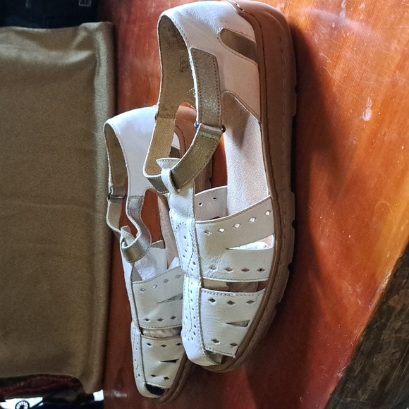 Last Chance! Will Be Pulling Soon!Rieker white leather shoes - Picture 2 of 5